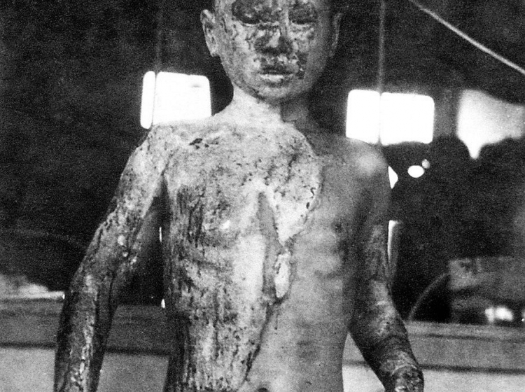 Šestega in devetega avgusta leta 1945 človeštvo spoznalo uničevalno moč atomske bombe